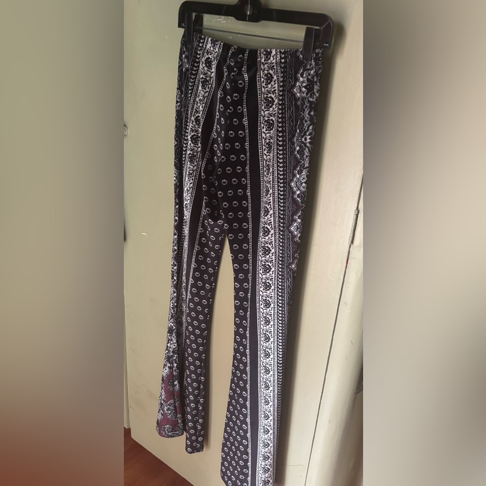 Novella Royale Velvet Janis Bells - 
Dark  Berry | size large - Picture 8 of 15